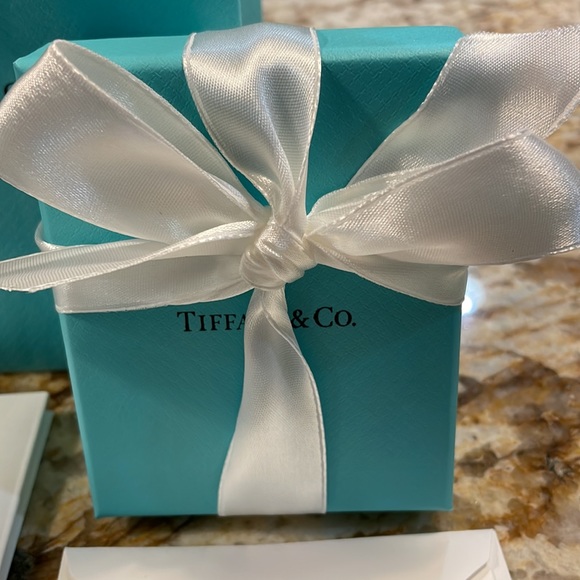 New Tiffany Box w Bow, Bag , Pouch, receipt card & gift tag card w envelope - Picture 2 of 7
